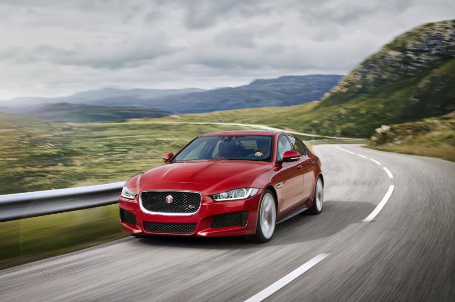 Jaguar XE S 2015 года  (фото 1 из 49)